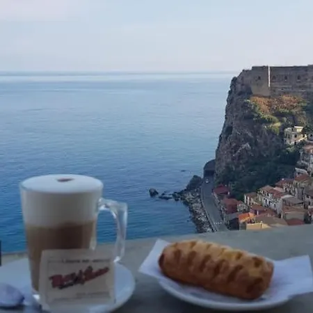 Couette-café Al Quindici Scilla